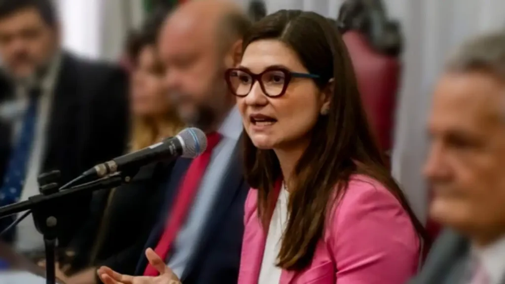 Filha de ministro Edson Fachin é hostilizada com cusparada em Curitiba