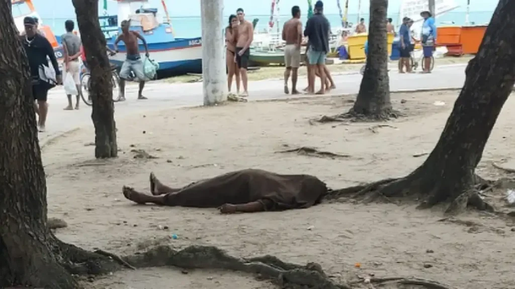 Homem é assassinado a tiros na Praia de Pajuçara, em Maceió