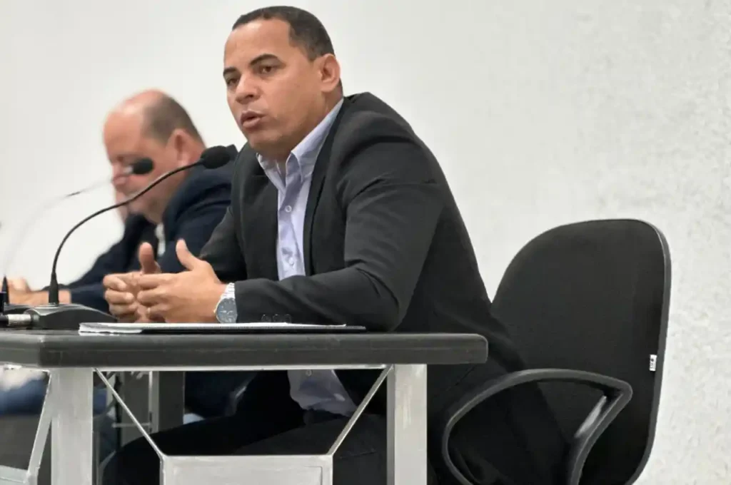 Vereador Manoel Messias cobra estacionamento na Praça da Luz em União dos Palmares