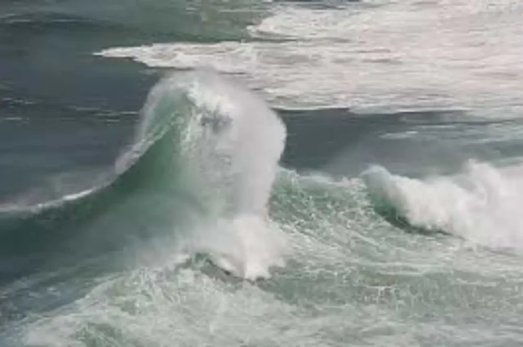 Ressaca com ondas de até 2,5 metros deve atingir litoral de Alagoas