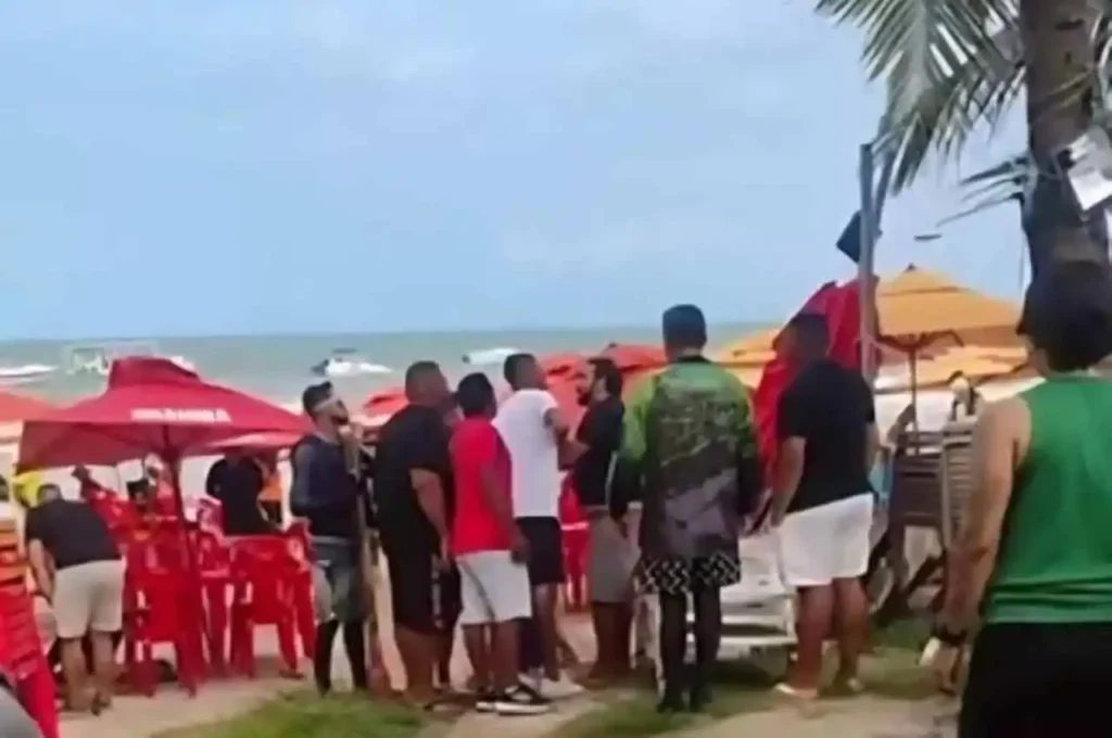 Turista provoca confusão em praia de Alagoas ao acusar homem de matar seu pai