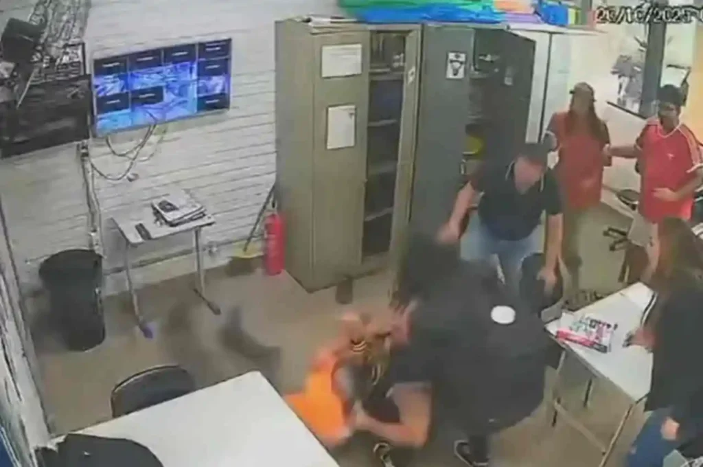 Professor é agredido com nove socos por pai de aluna após repreensão sobre celular