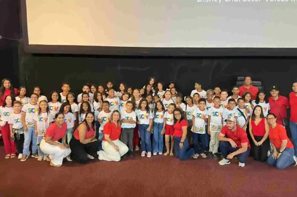 Prefeitura de Branquinha leva crianças do CRAS ao cinema