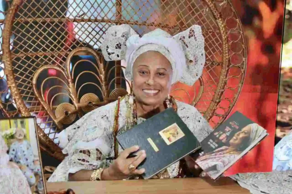 Mãe Neide lança seu segundo livro na 11ª Bienal do Livro de Alagoas