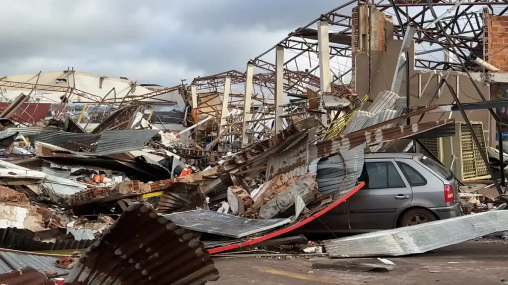 Veja fotos de como ficou após tornado no Paraná: ventos de 250 km/h deixaram seis mortos