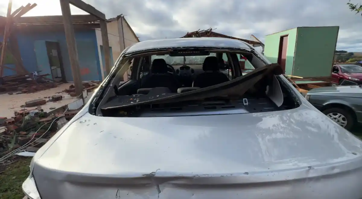 Cidade de Rio Bonito do Iguaçu é destruída por um tornado • Reprodução/Atento News