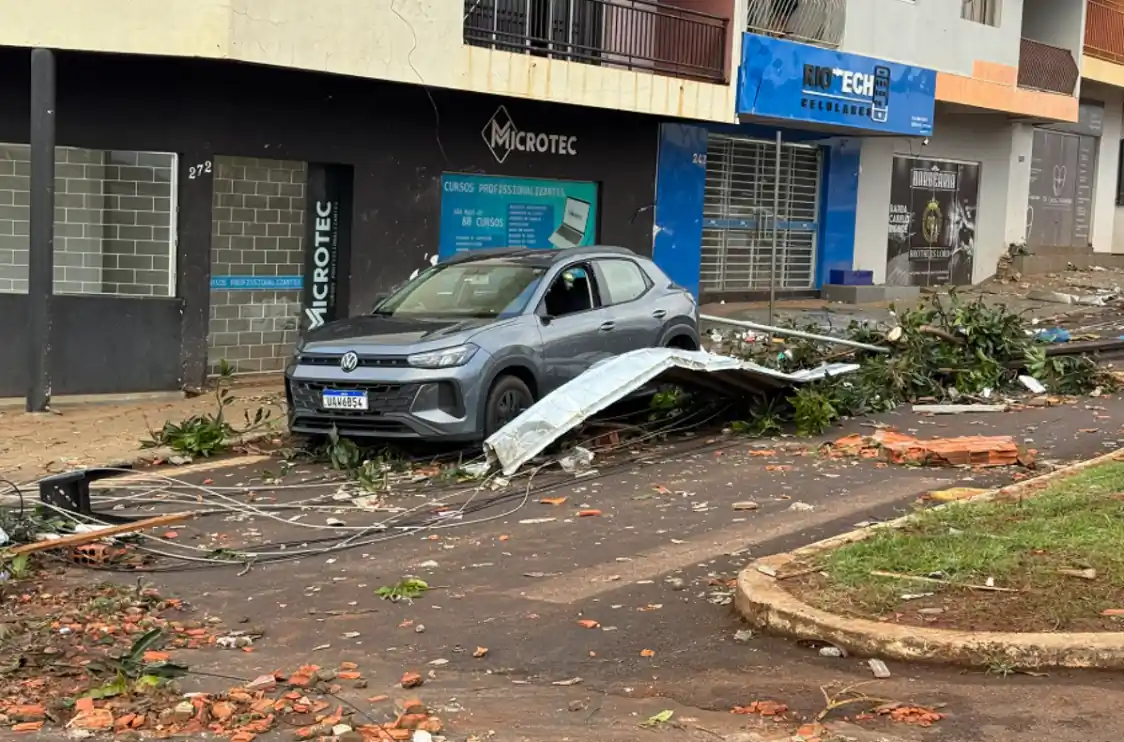 Cidade de Rio Bonito do Iguaçu é destruída por um tornado • Reprodução/Atento News