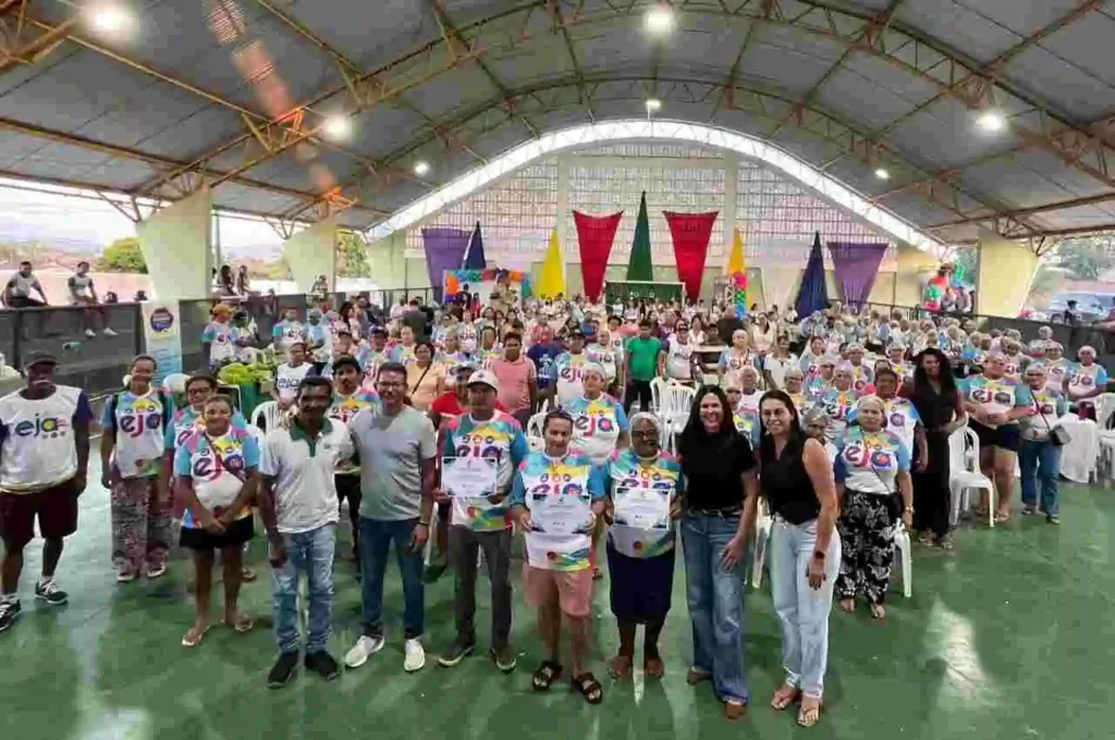 Branquinha encerra ano letivo da EJA com feira e venda de produtos dos estudantes