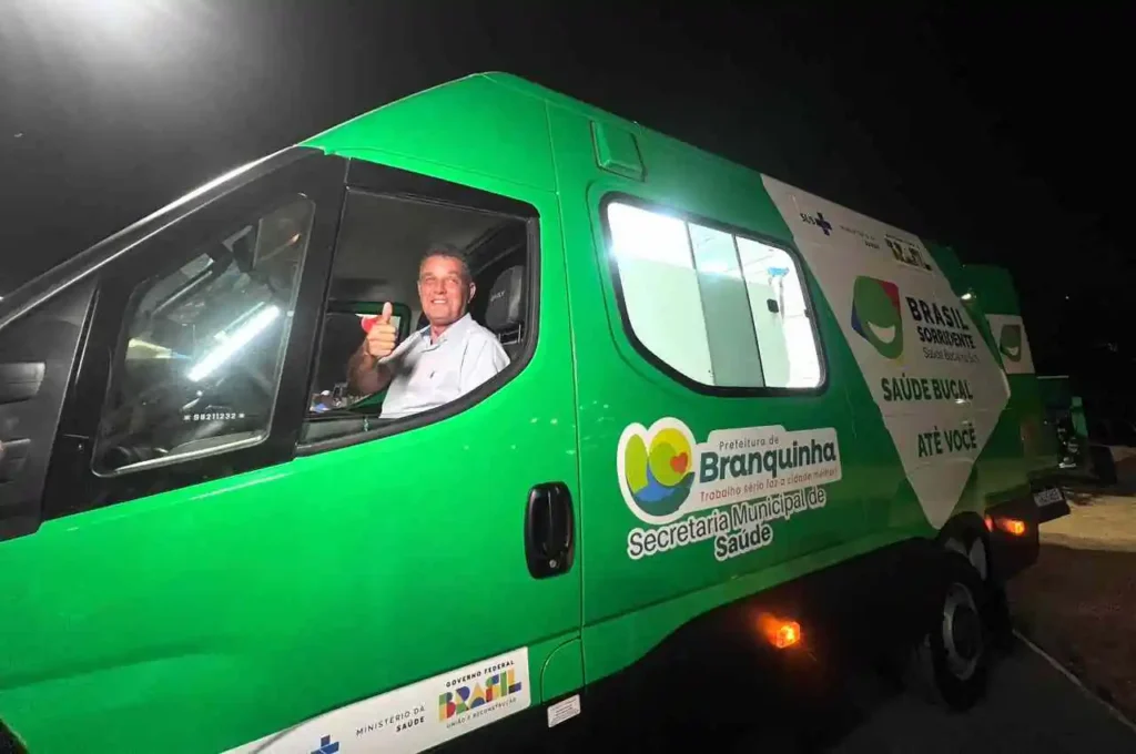 Branquinha entrega ambulância e Unidade Odontológica Móvel no encerramento do Novembro Azul