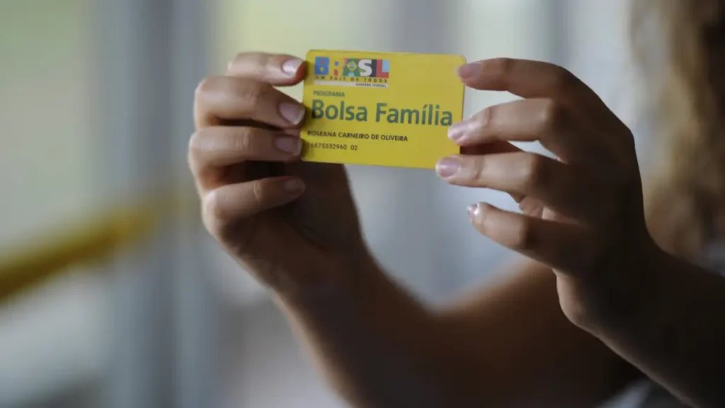 Como fica o Bolsa Família para quem mora sozinho em 2026? Veja as novas regras