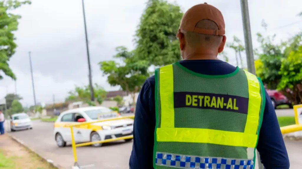 Concurso do Detran em Alagoas: Governo autoriza certame com 100 vagas e salários de até R$ 5 mil
