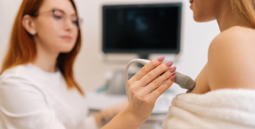 Nova lei garante mamografia gratuita pelo SUS para mulheres a partir dos 40 anos