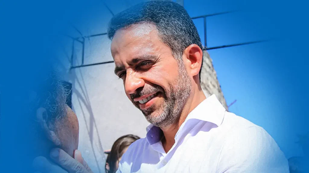 governador de alagoas paulo dantas cumprimenta morador durante agenda pública