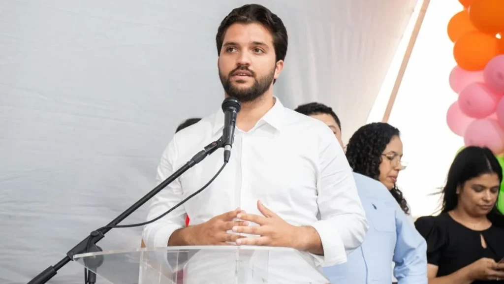 prefeito lucas santos discursa durante evento institucional no municipio de traipu em alagoas