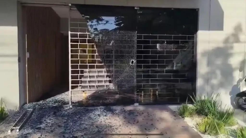 Prédio da Rádio Gazeta FM é alvo de ataque a pedradas