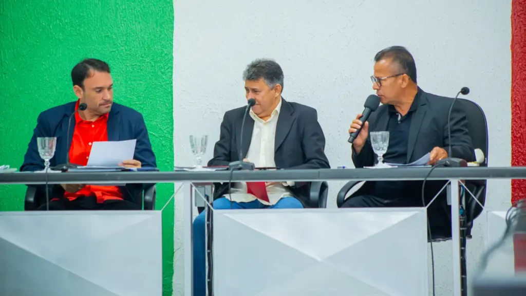 União: aprovação da LOA, pedido de oração e denúncia de surto de moscas marcam última sessão da Câmara