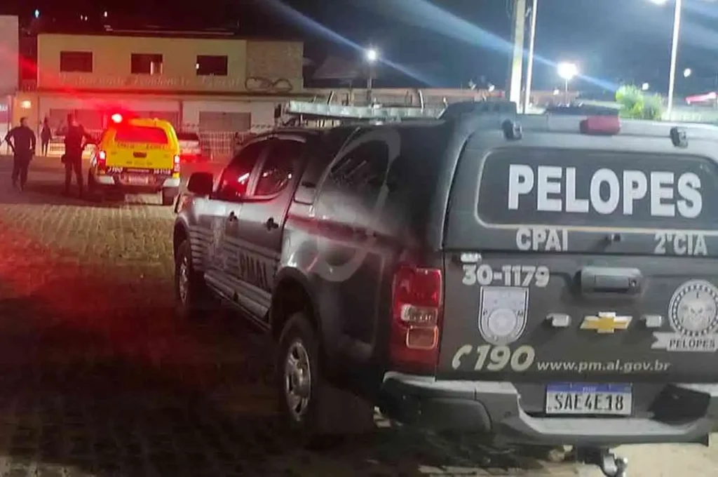 Palmeira dos Índios: Homem esfaqueia colega de bar e liga para a polícia para se entregar