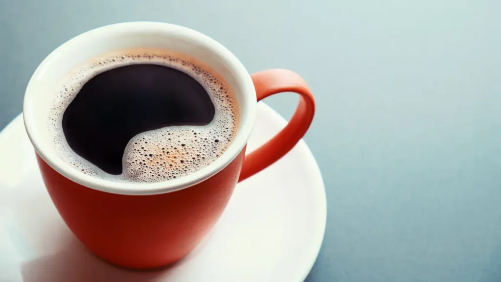 O ingrediente secreto para deixar o café de casa com ‘sabor de cafeteria’ (e não é leite)