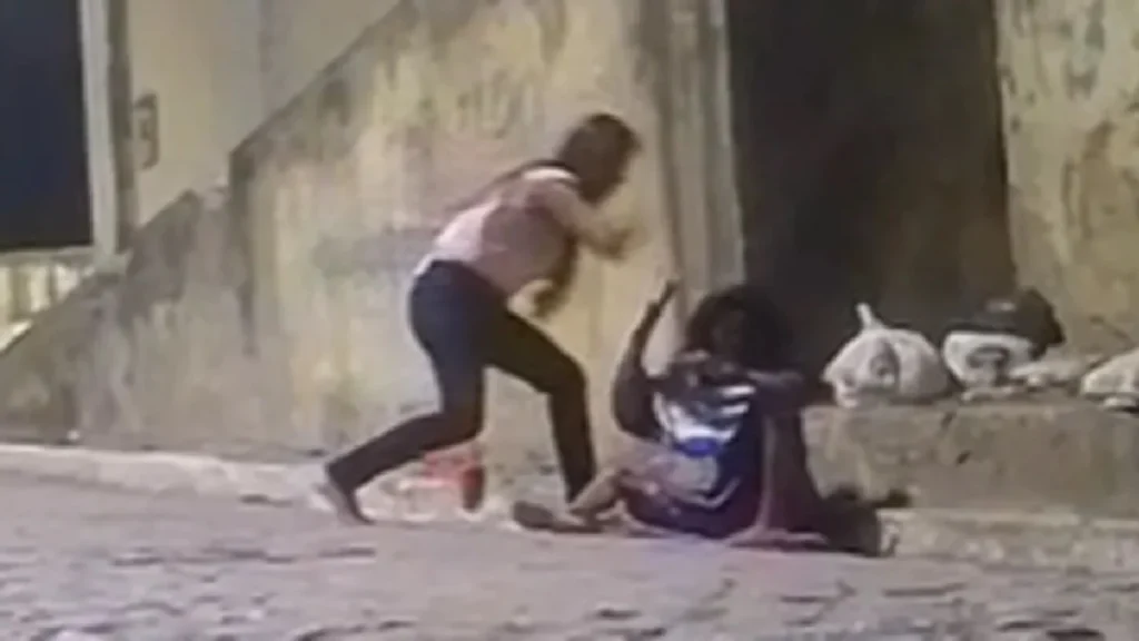 Filha é presa em Viçosa após investigação apontar agressões frequentes e tortura contra mãe idosa