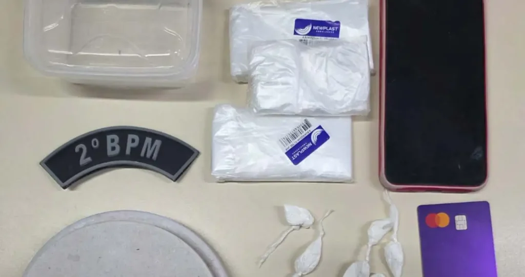 Homem é preso por tráfico em Murici após ser ameaçado por comparsa durante abordagem