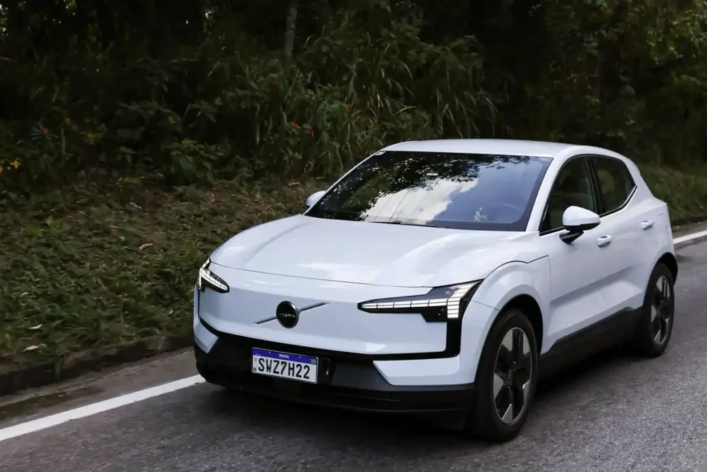 Incêndio em Maceió expõe risco no Volvo EX30 e acelera recall global