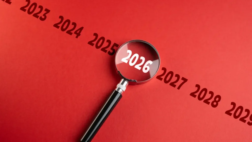 Lupa destaca o ano 2026 em linha do tempo com anos 2023 a 2029, imagem ilustrativa do calendário de pagamento dos servidores de Alagoas em 2026