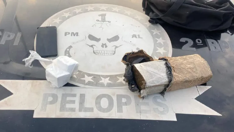 Homem cai de muro ao tentar fugir da PM e acaba preso com drogas em União dos Palmares