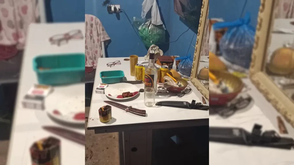 A imagem mostra uma mesa no interior da residência onde ocorreu o homicídio, com garrafas de bebida alcoólica, latas, copos e facas, indicando consumo de álcool antes da briga. | Foto: reprodução