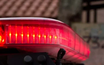 Homem tenta fugir da PM em frente a academia e é flagrado com maconha em Branquinha