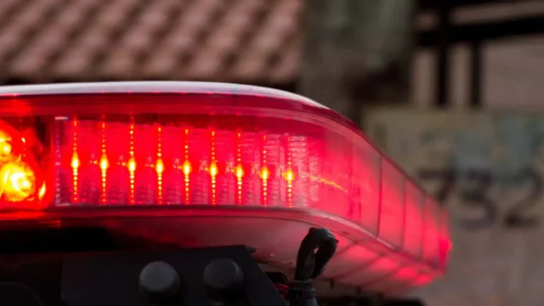 Homem tenta fugir da PM em frente a academia e é flagrado com maconha em Branquinha